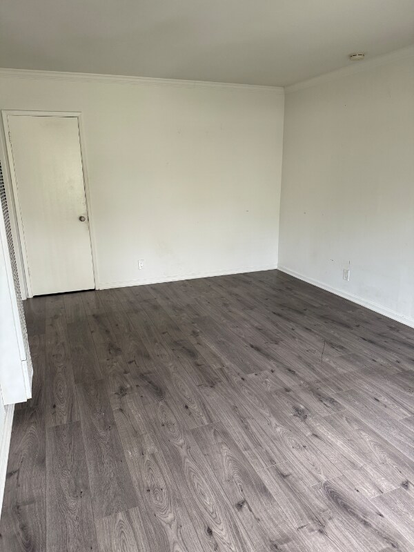 Building Photo - 2140 Beachwood Dr