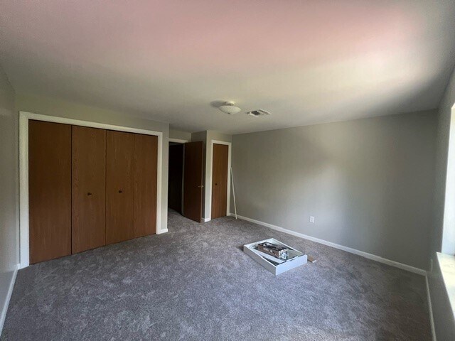 Building Photo - 935 Pinecrest Dr