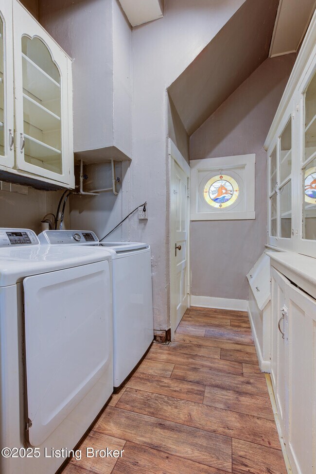 Building Photo - 1422 Highland Ave