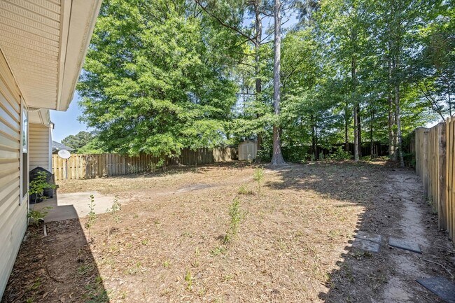 Building Photo - 2056 Sylvan Lake Dr