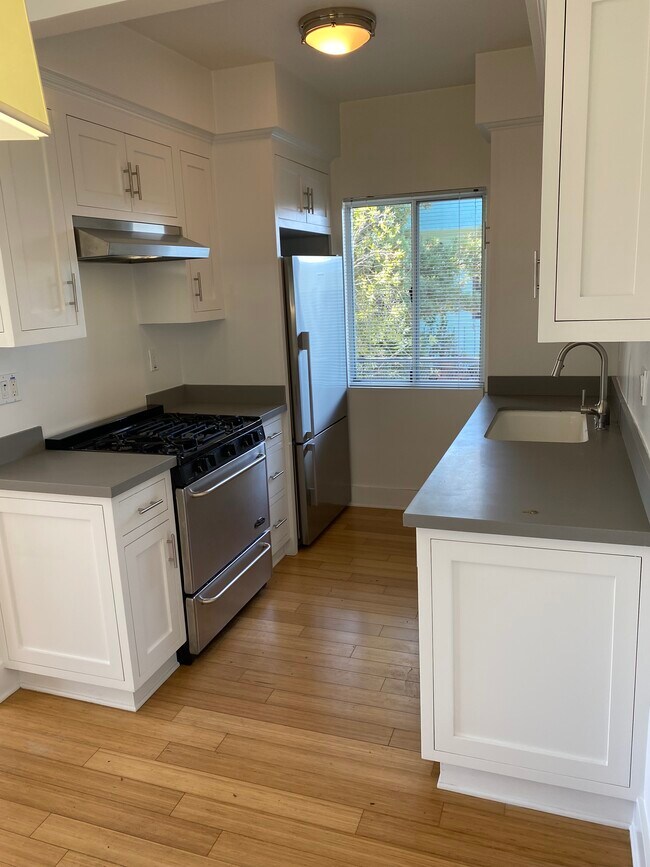 Primary Photo - 3761 Vinton Ave