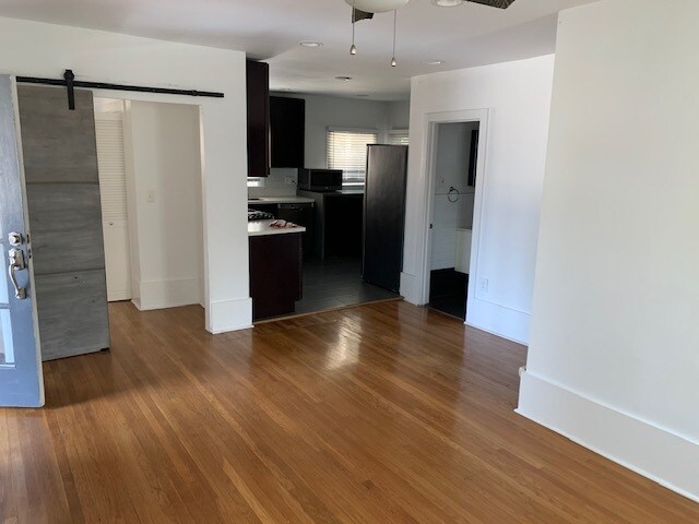 bright, airy living area - 4308 Lockwood Ave