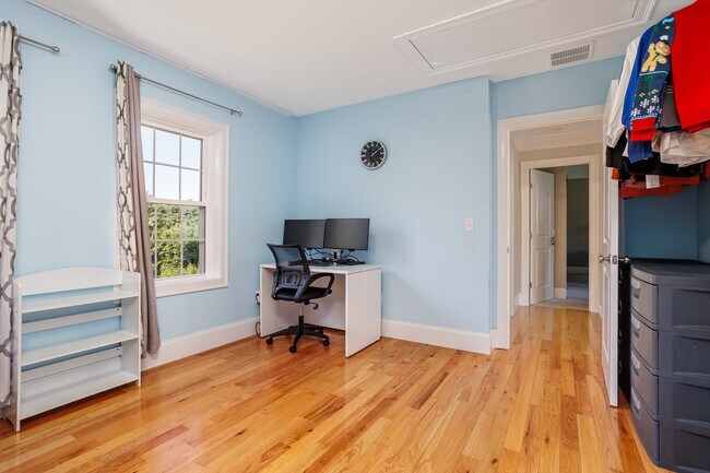 Building Photo - 22 White Pine Dr
