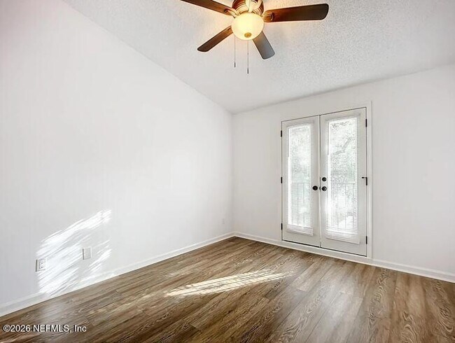 Building Photo - 13715 Richmond Park Dr N