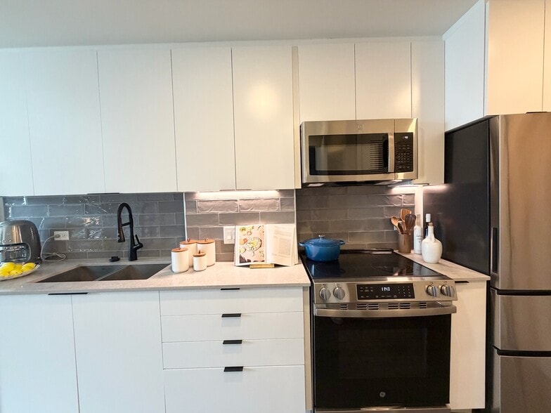 Building Photo - 113 NW 24th St