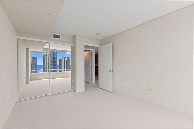 Building Photo - 1009 Kapiolani Blvd