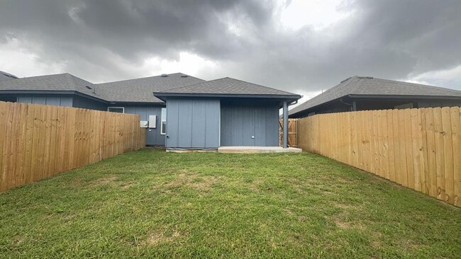 Building Photo - 11513 University Dr