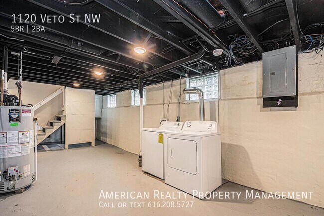 Building Photo - 1120 Veto St NW