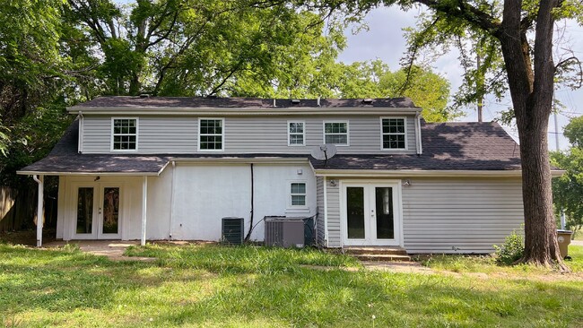 Building Photo - For Rent: Large house, 5BR, 2BA house