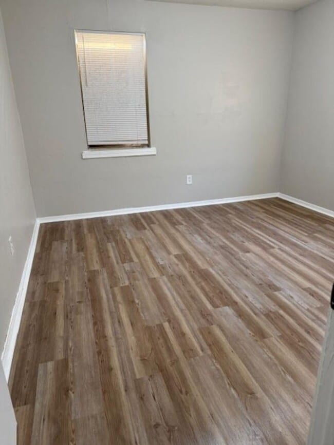 Building Photo - Newly Renovated House on a quiet Street