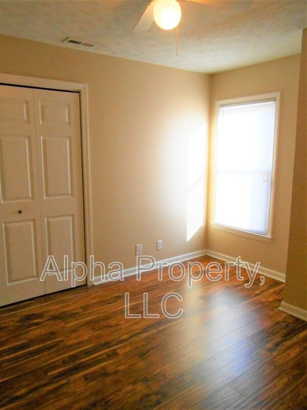 Building Photo - 305 Fairdale Dr