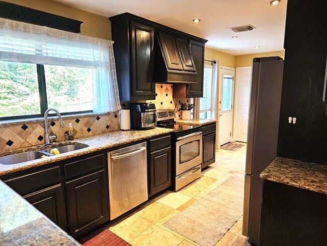 Building Photo - 3 Bed 2.5 Bath Hidden Gem in Flower Mound!
