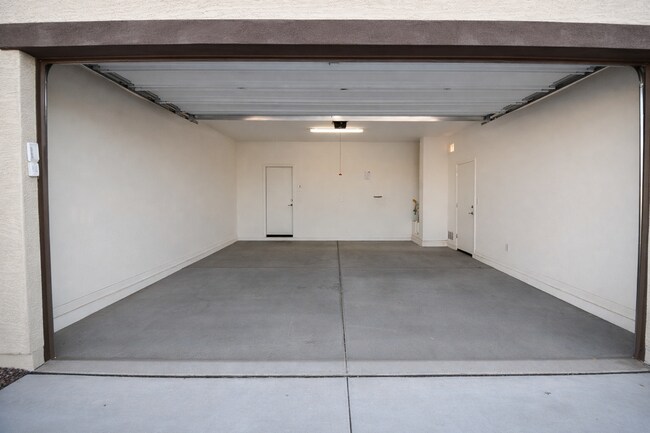 Building Photo - 165 W Seaside Dr