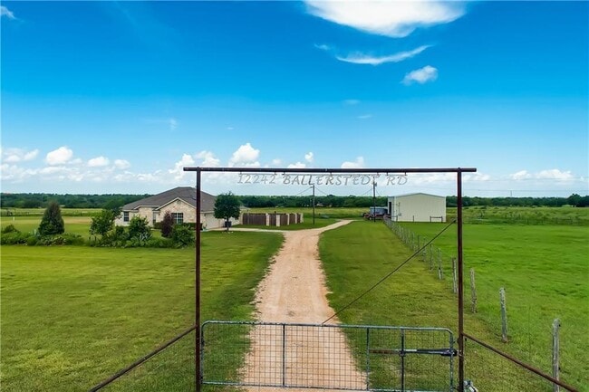 Building Photo - 12242 Ballerstedt Rd
