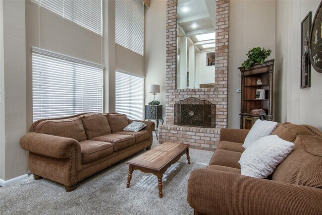 Building Photo - 9344 Briar Forest Dr
