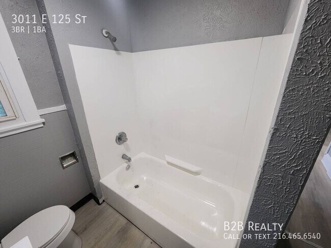 Building Photo - 3011 E 125th St