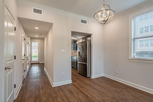 Building Photo - 84 N Rembert St