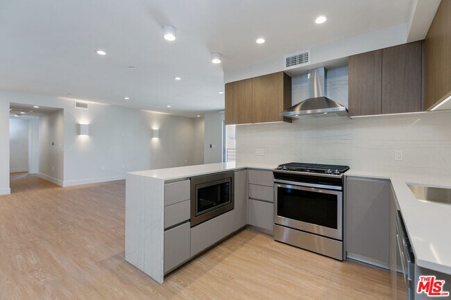 Building Photo - 11837 Mayfield Ave