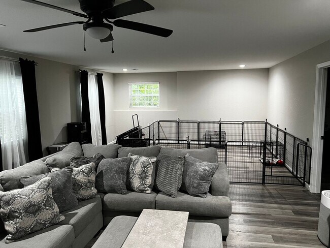 Building Photo - beautiful updated large home
