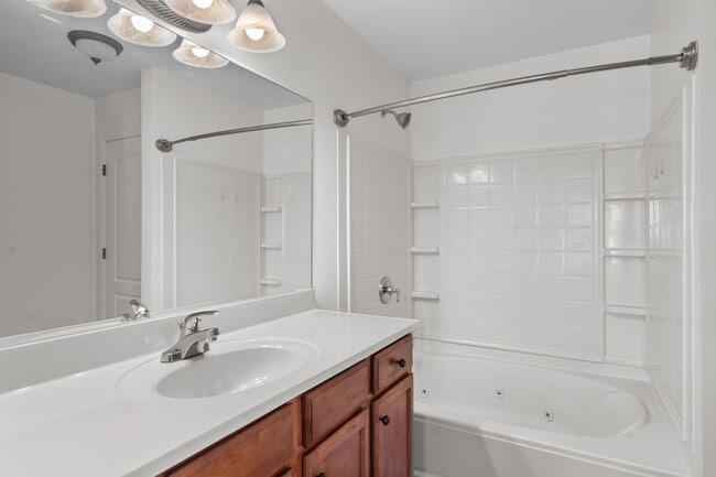 Building Photo - 1112 Woodbury Falls Ct