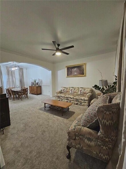 Building Photo - 997 Summer Forest Dr