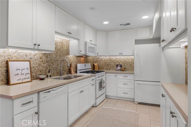 Building Photo - 2172 Biscayne