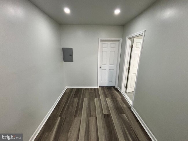 Building Photo - 223 S 49th St