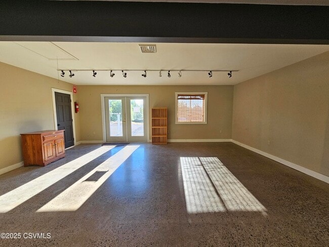 Building Photo - 341 N Market St