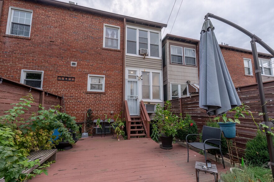 Building Photo - 317 Ingraham St NW