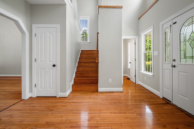 Building Photo - 619 Greyshire Dr