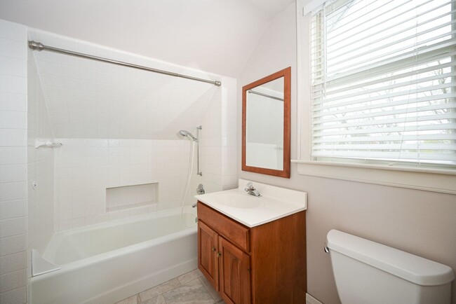 Building Photo - 387 N Montclair Ave