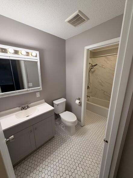 View from entry hall, into 2nd bathroom and Tub/Shower room. - 8935 Old Cedar Ave S