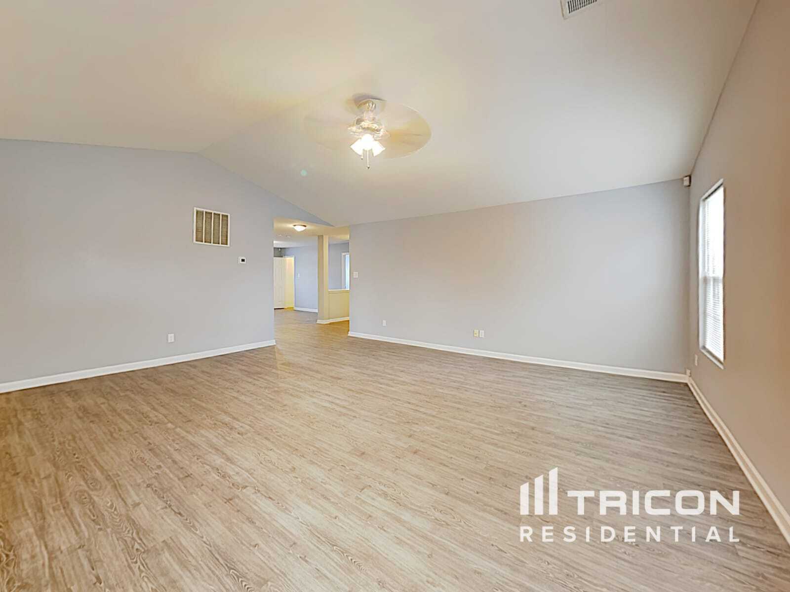 Building Photo - 3367 Pikes Peak Dr