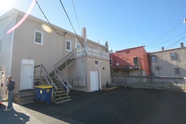 Building Photo - 16 S Main St