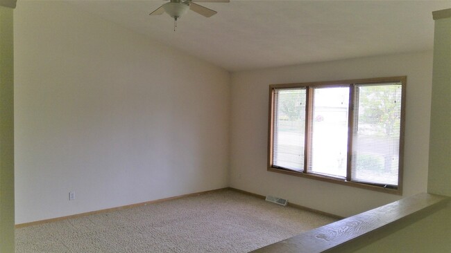 Building Photo - 298