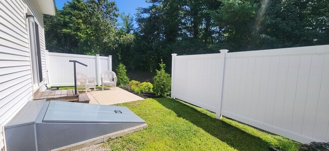 Building Photo - 25 Angel Pt Cir