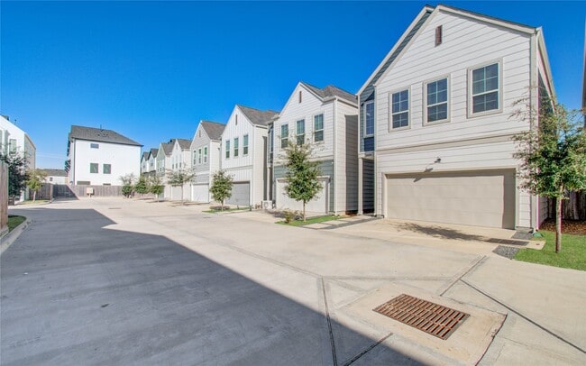 Building Photo - 2054 Johanna Crk Dr