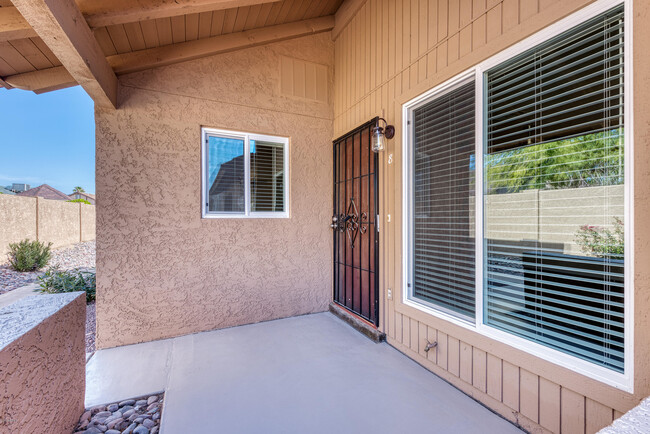 Building Photo - 520 W Tonopah Dr