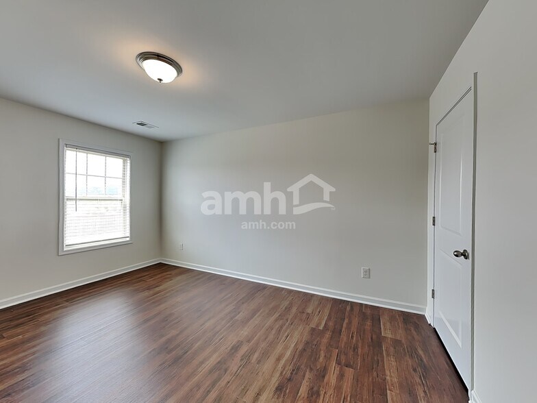 Building Photo - 810 Genesis Wy