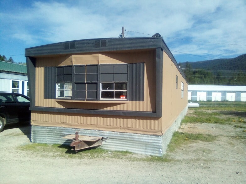Building Photo - 1130 MT-135
