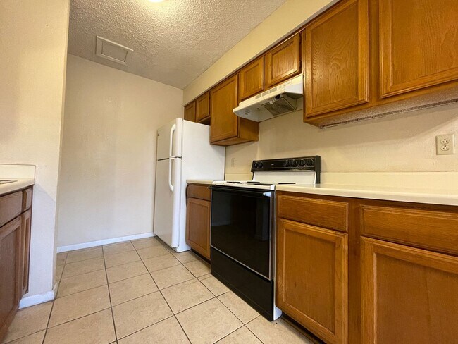 Building Photo - 1701 Cedarview Cir