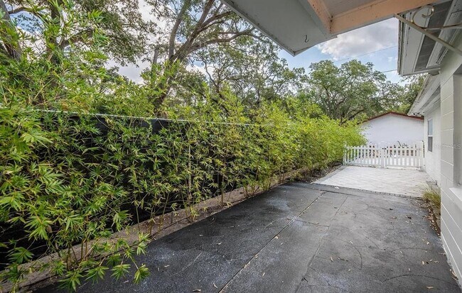 Building Photo - 2127 26th Ave S