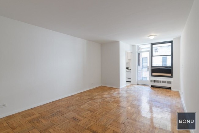 Primary Photo - 165 E 35th St