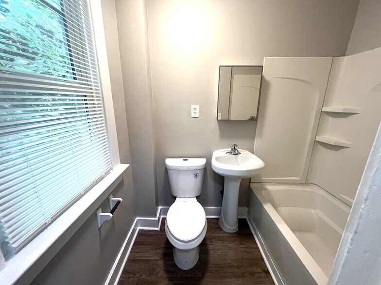 Building Photo - 820 Wayne St