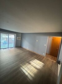 Building Photo - 1671 Maple Ln