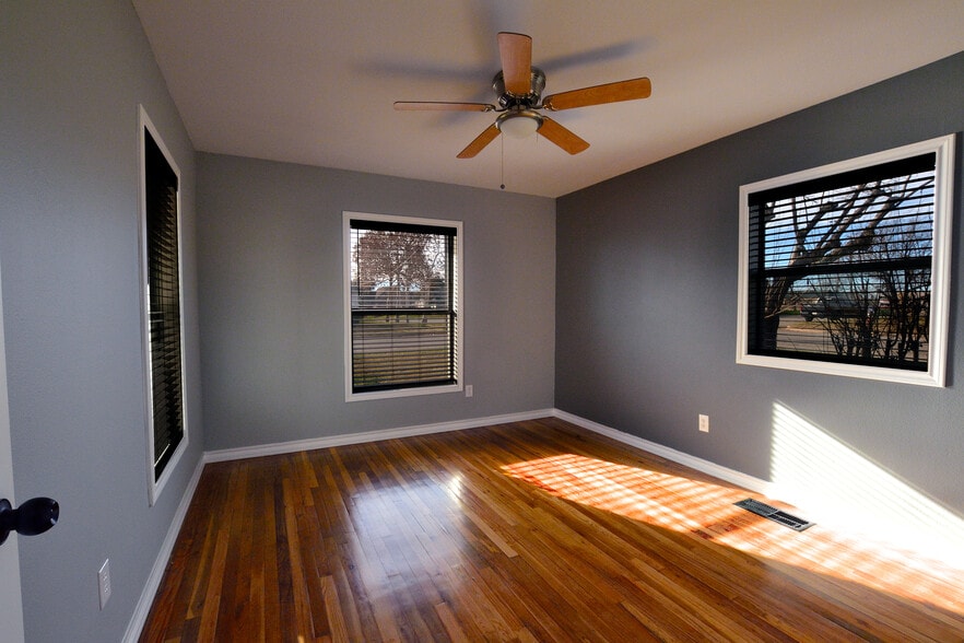 Building Photo - 1502 McCaulley St