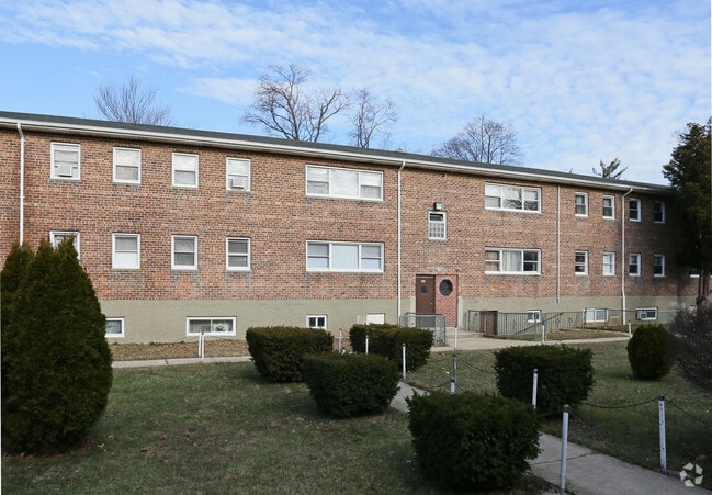 Building Photo - 37-50 Villa Ct