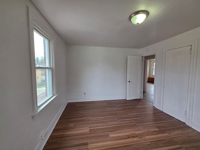 Building Photo - 703 1/2 Waddell Ave