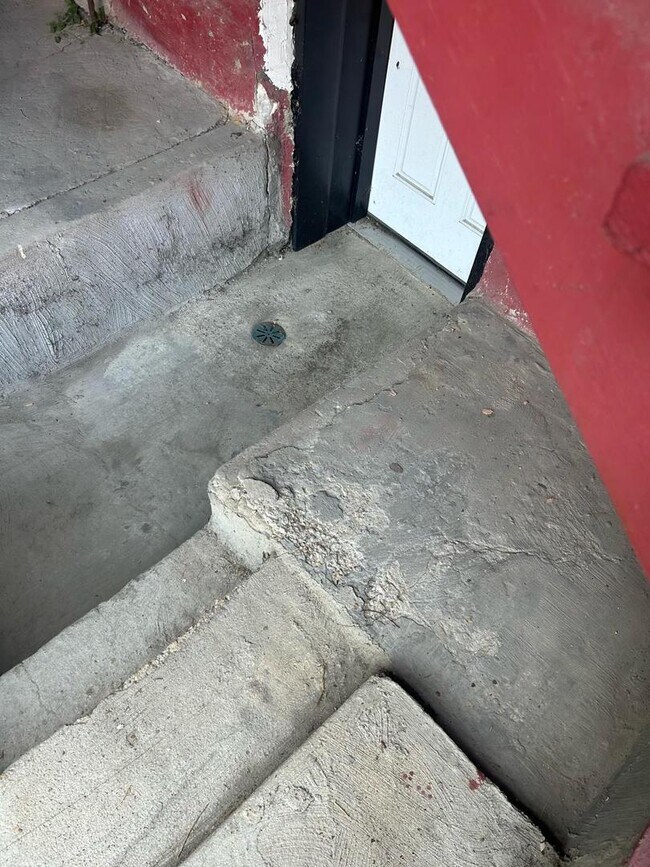 Building Photo - 3261 W Fulton Blvd