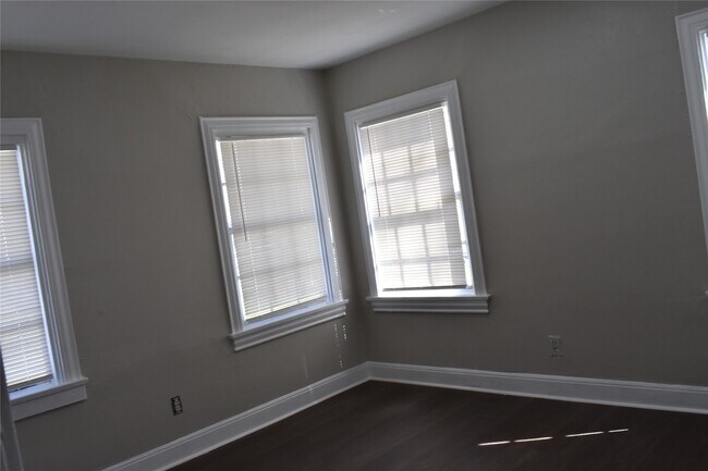 Building Photo - 8113 Bigwood St